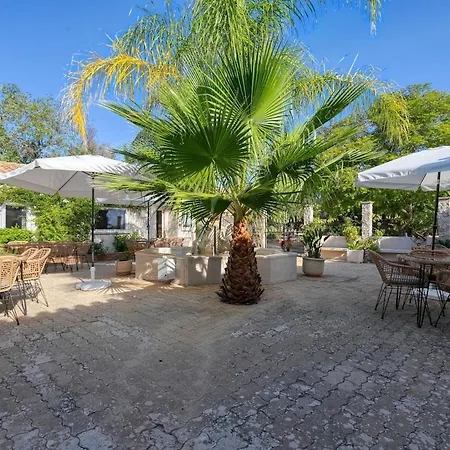 Апартаменты Bougainvillea *